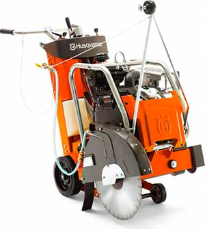 Резчик швов HUSQVARNA FS-524 в прокат в Новороссийске. У нас лучшая цена за сутки! Возможность взять в аренду с выгодной скидкой до 40% при экспресс доставке 24/7. И помните, ночью стоимость еще дешевле на 30%! #арендапрокат #виброплита #выгодно